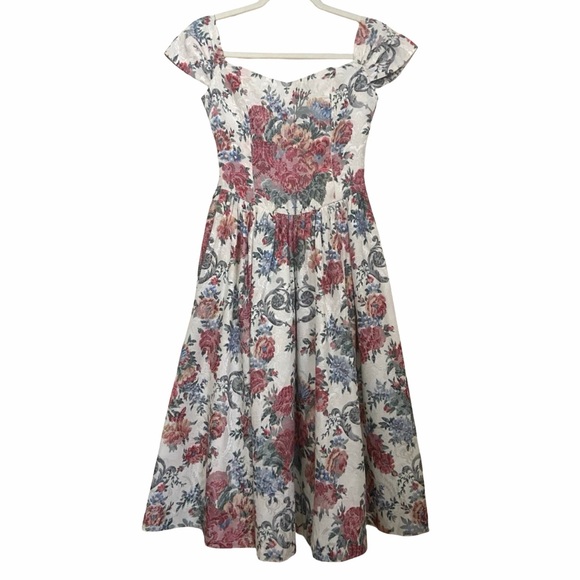 Handmade Vintage | Floral Brocade Sweetheart Dress - Picture 11 of 15